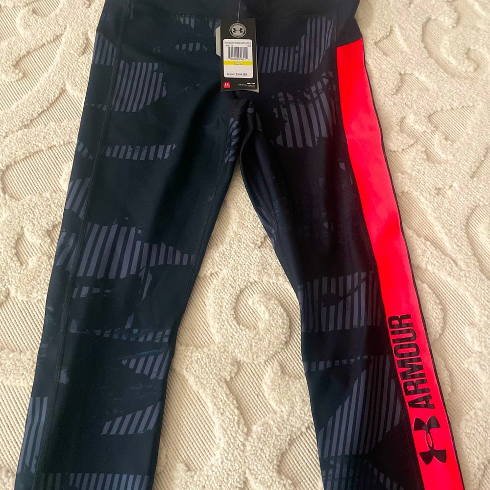 Brand NEW Women’s Medium Under Armour Skinny Capri Yoga Pants